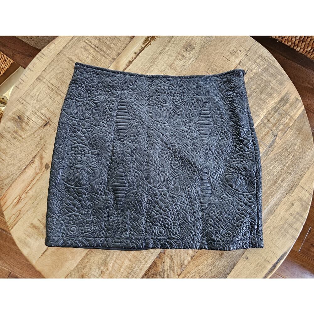 Bebe Womens Faux Leather Mini‎ Skirt Black Size 10 Punk Embossed Club Goth